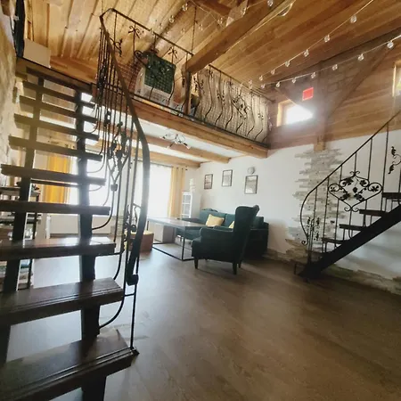 Loft Apartment *